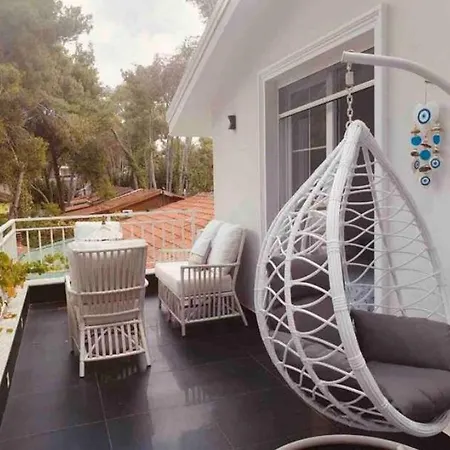 Apartment Lemon Garden White