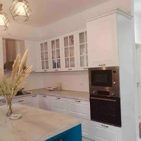 Lemon Garden White Apartment *
