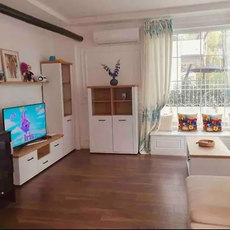 Apartment Lemon Garden White